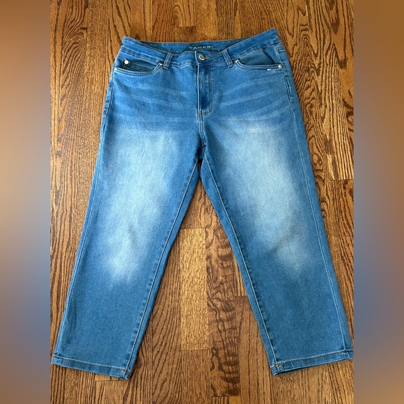 Tahari Petite Women’s Medium Wash Cropped Straight Leg Jeans Size 10P - Picture 2 of 5